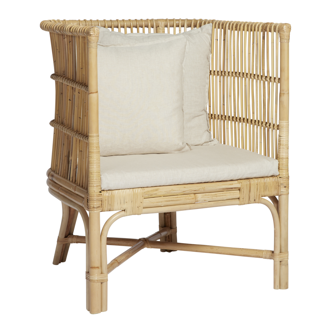 villa-armchair-natural-white-cushion-angle