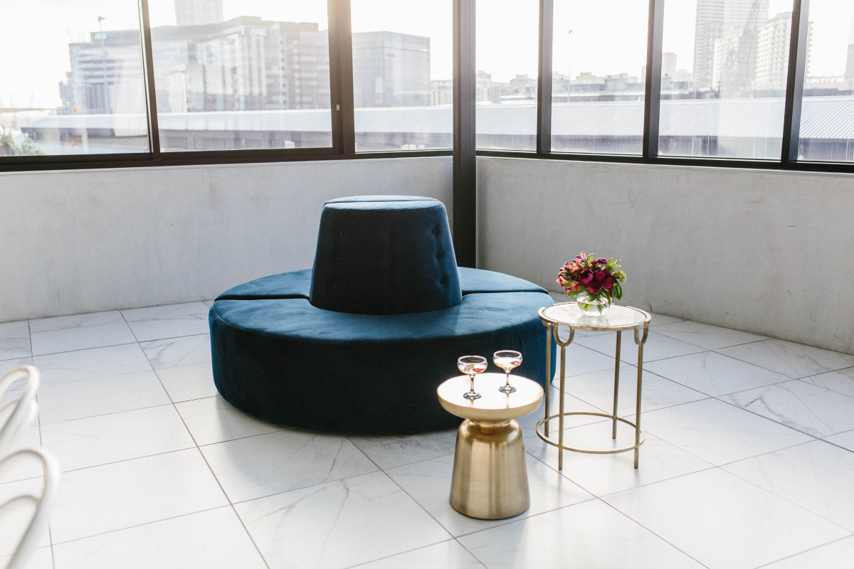 insitu-SALON-stool